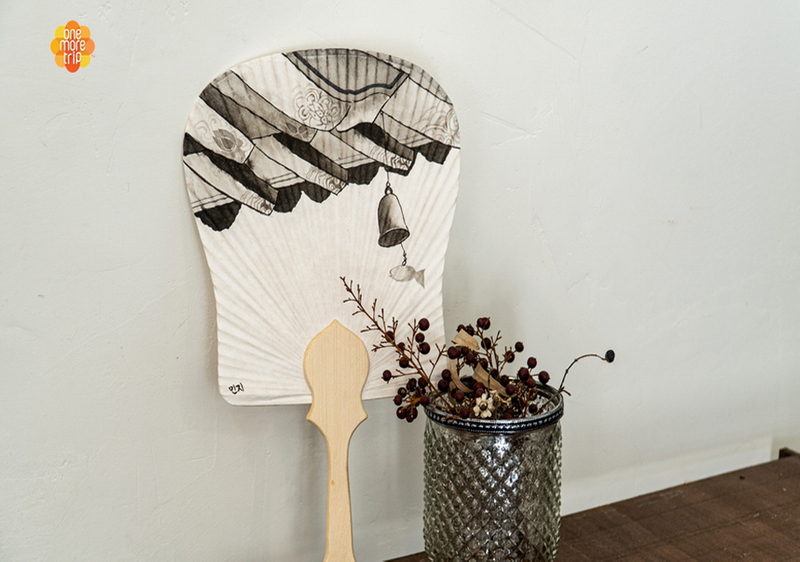 ソウル 伝統うちわ上への韓屋描き体験 Seoul Pass